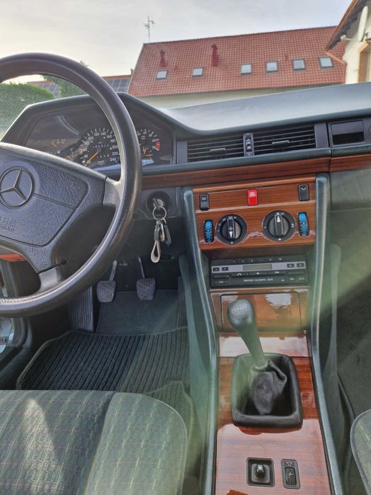 Piękny Mercedes W124 300CE