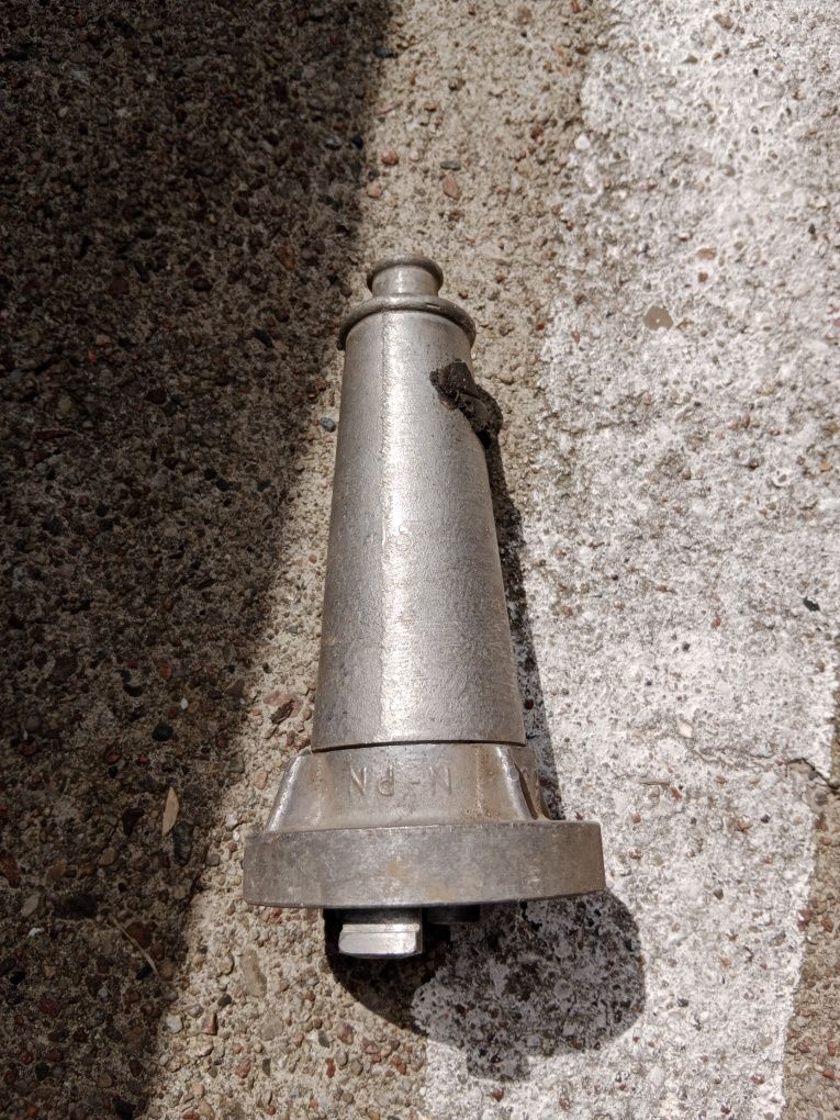 Prądownica hydrantowa aluminiowa z czasów PRL.