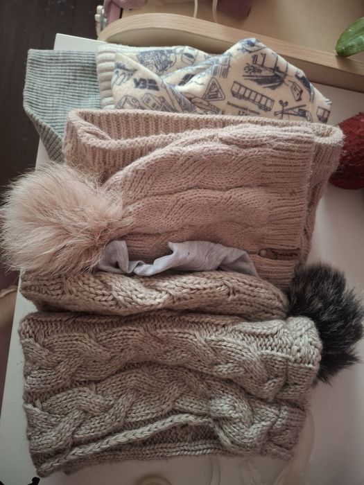 Шапки жіночі, чоловічі, дитячі