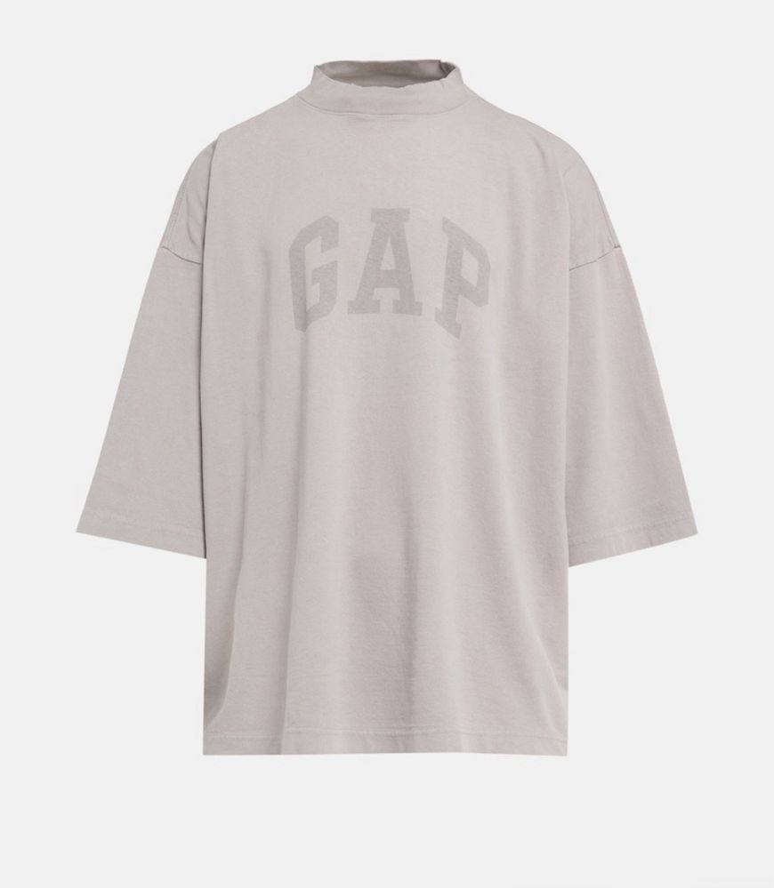 Koszulka oversize Yeezy x Gap zaprojektowana przez balenciaga