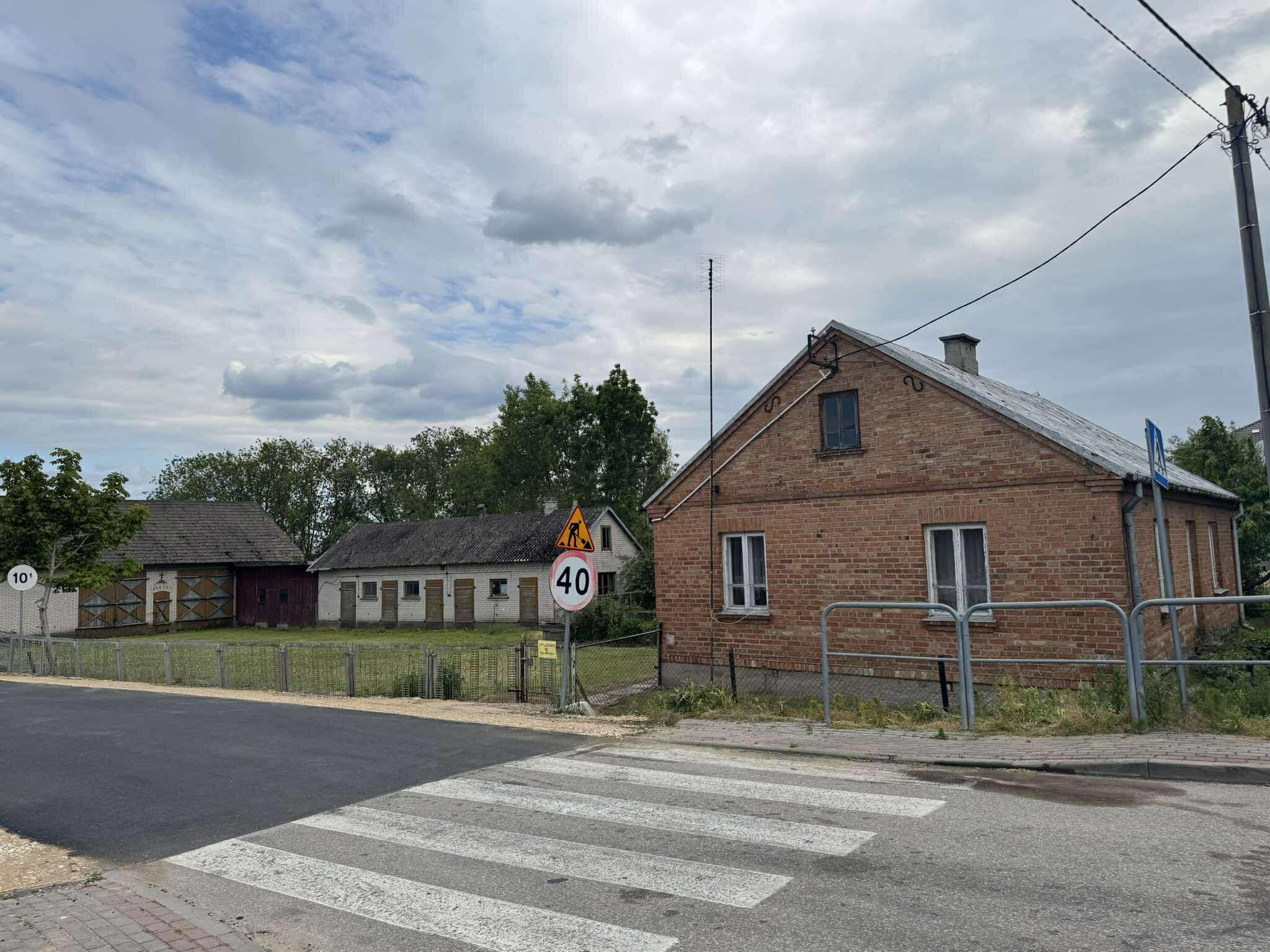 Siedlisko z budynkami gospodarczymi