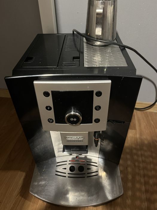 Кавомашина Delonghi ESAM 5400