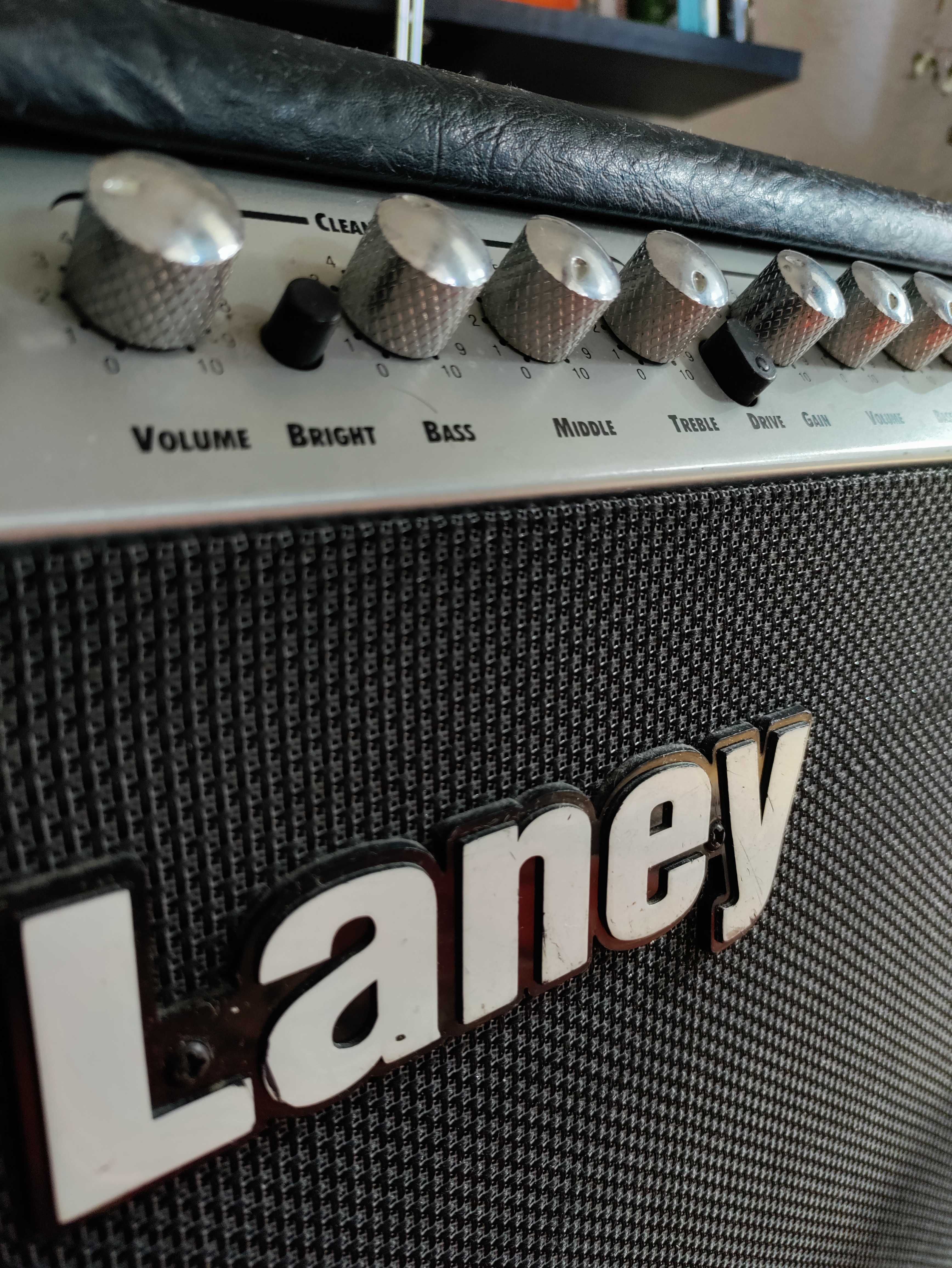 Wzmacniacz gitarowy LANEY TFX-1 hybrydowy z lampą na przedwzmacniaczu