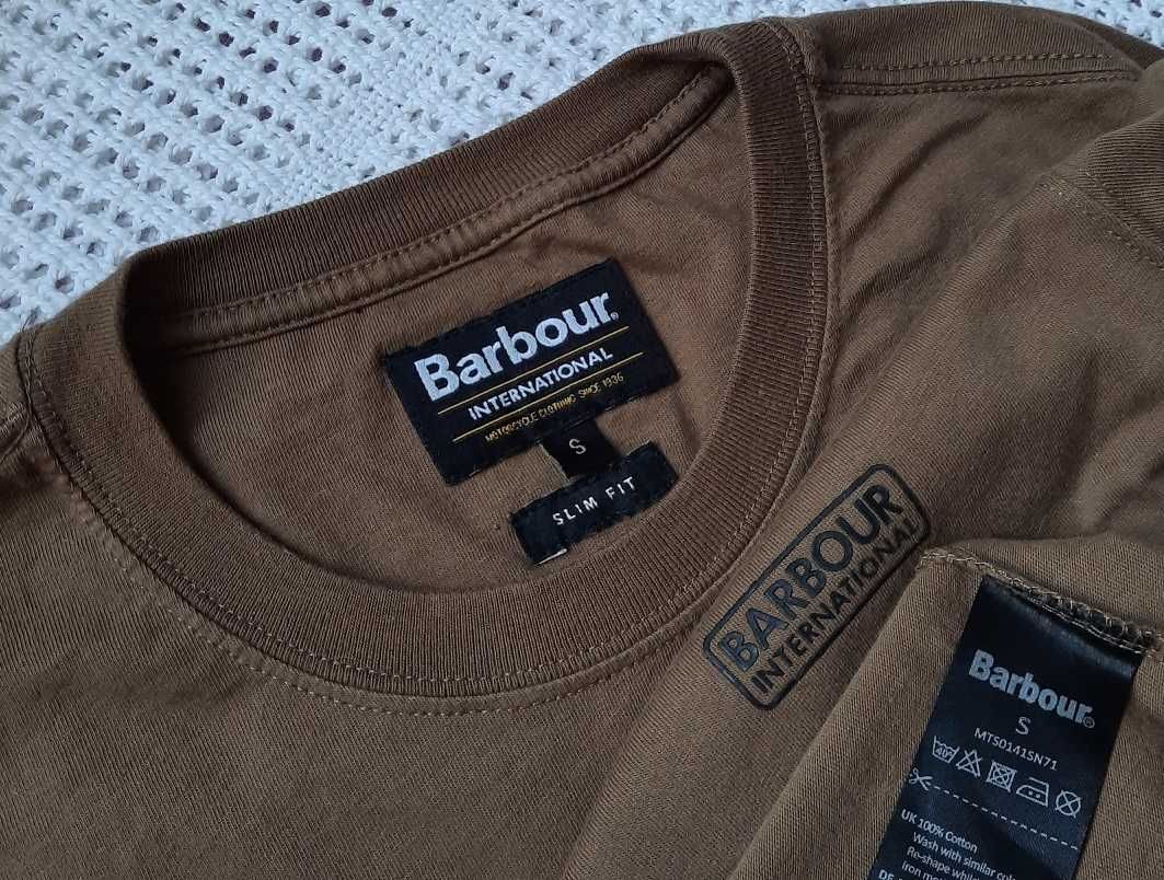 Barbour Slim j.Nowa logo Uniseks khaki czarne logo koszulka bluzka S