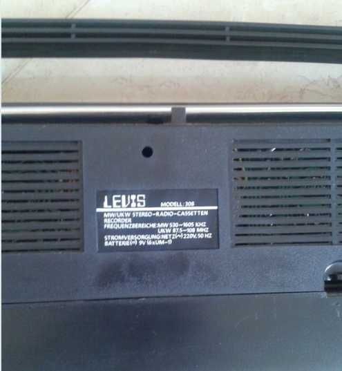 Двохкасетний стереомагнітофон "International" ("Levis").