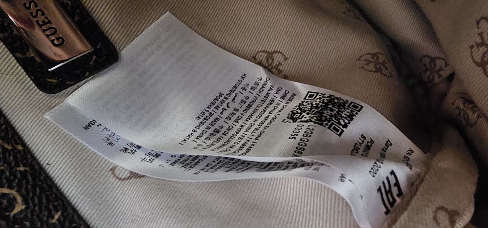 Mochila da marca Guess. Nova