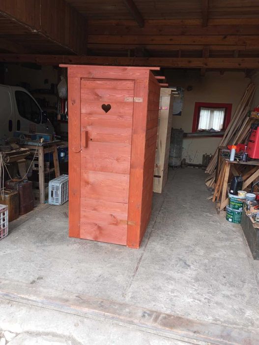 Drewniana toaleta\latryna