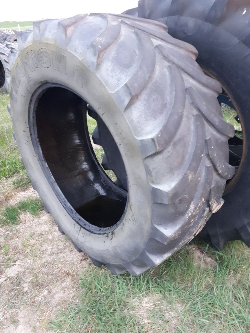 Opona 600/65 R - 38 VREDESTEIN TRAXION +