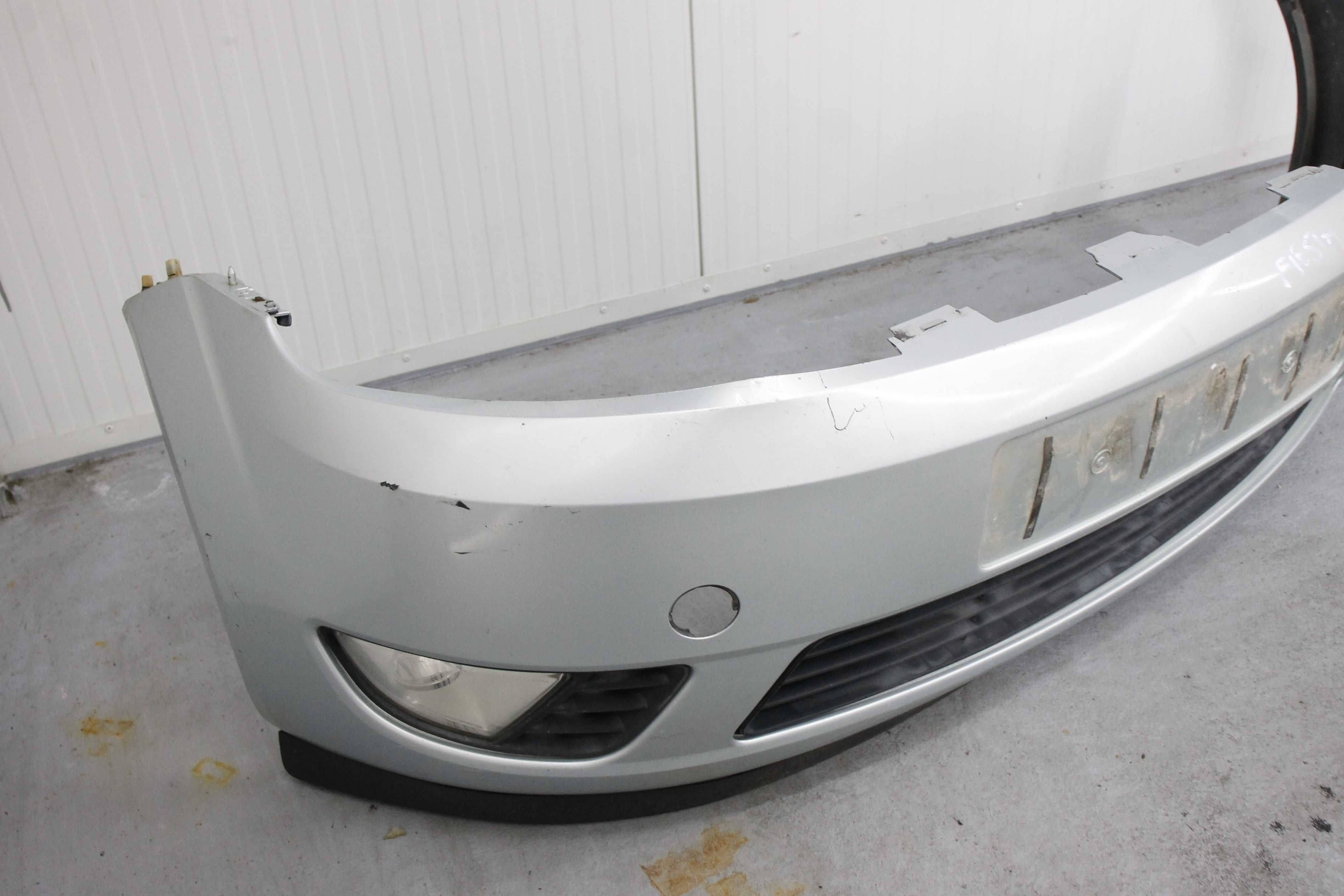 Zderzak przód przedni Ford Fiesta Mk5 MkV halogeny oliwkowy