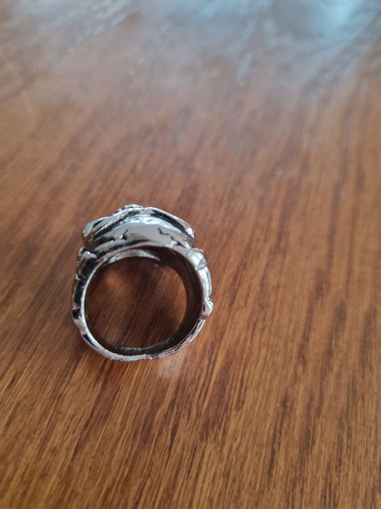 Pierścień z czachą damski kolekcja