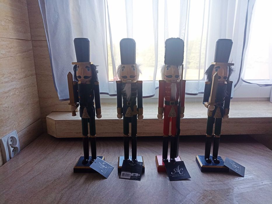 Figurka Dziadek do Orzechów wykonana  z drewna