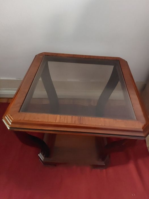 Mesa de macia com vidro