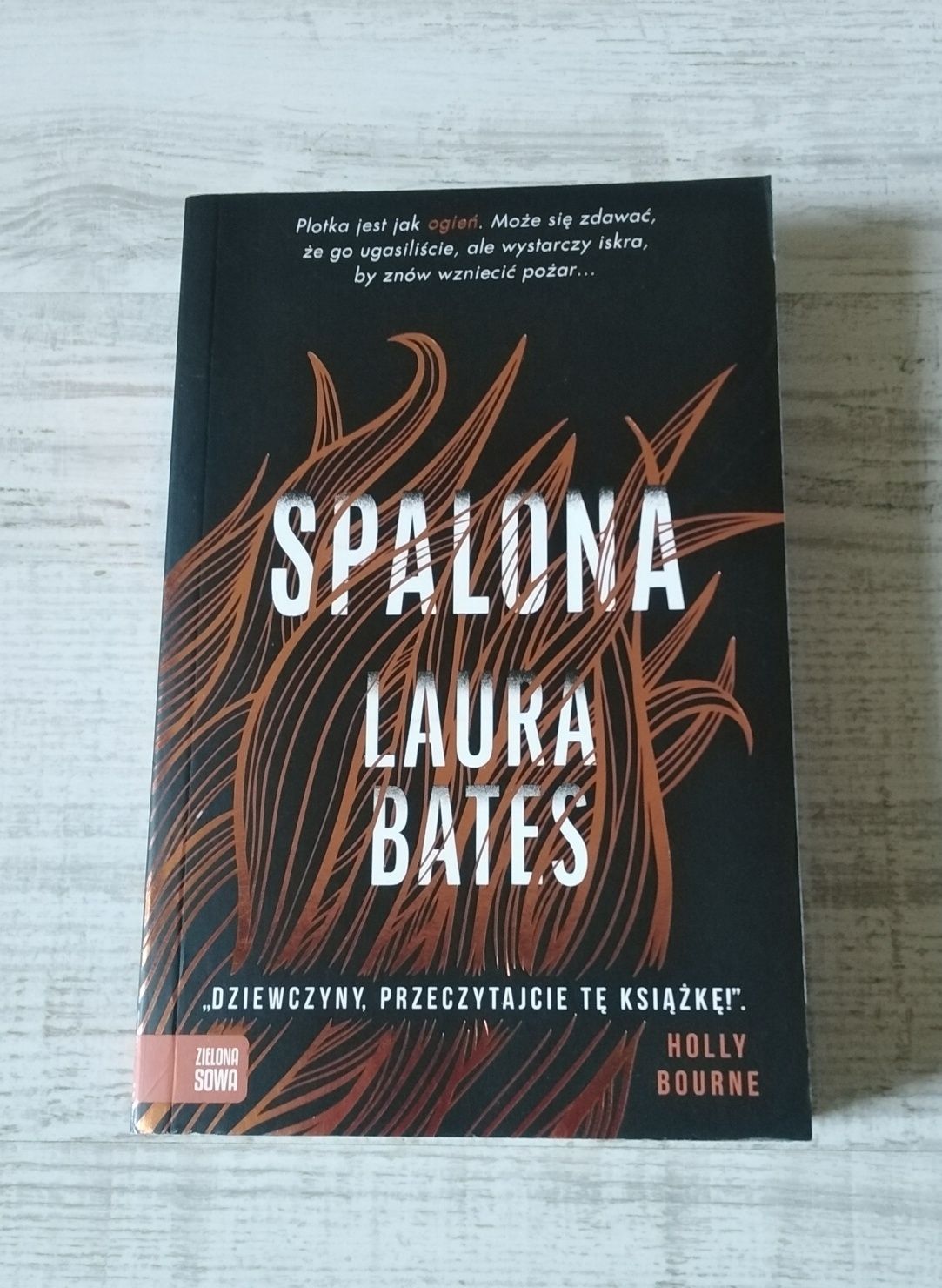 "Spalona" Laura Bates