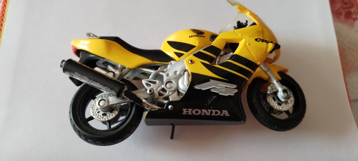 Miasto Honda cbr skala 1/18