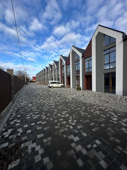 Сучасний таунхаус у Бучі — якісне будівництво та зручна локація!