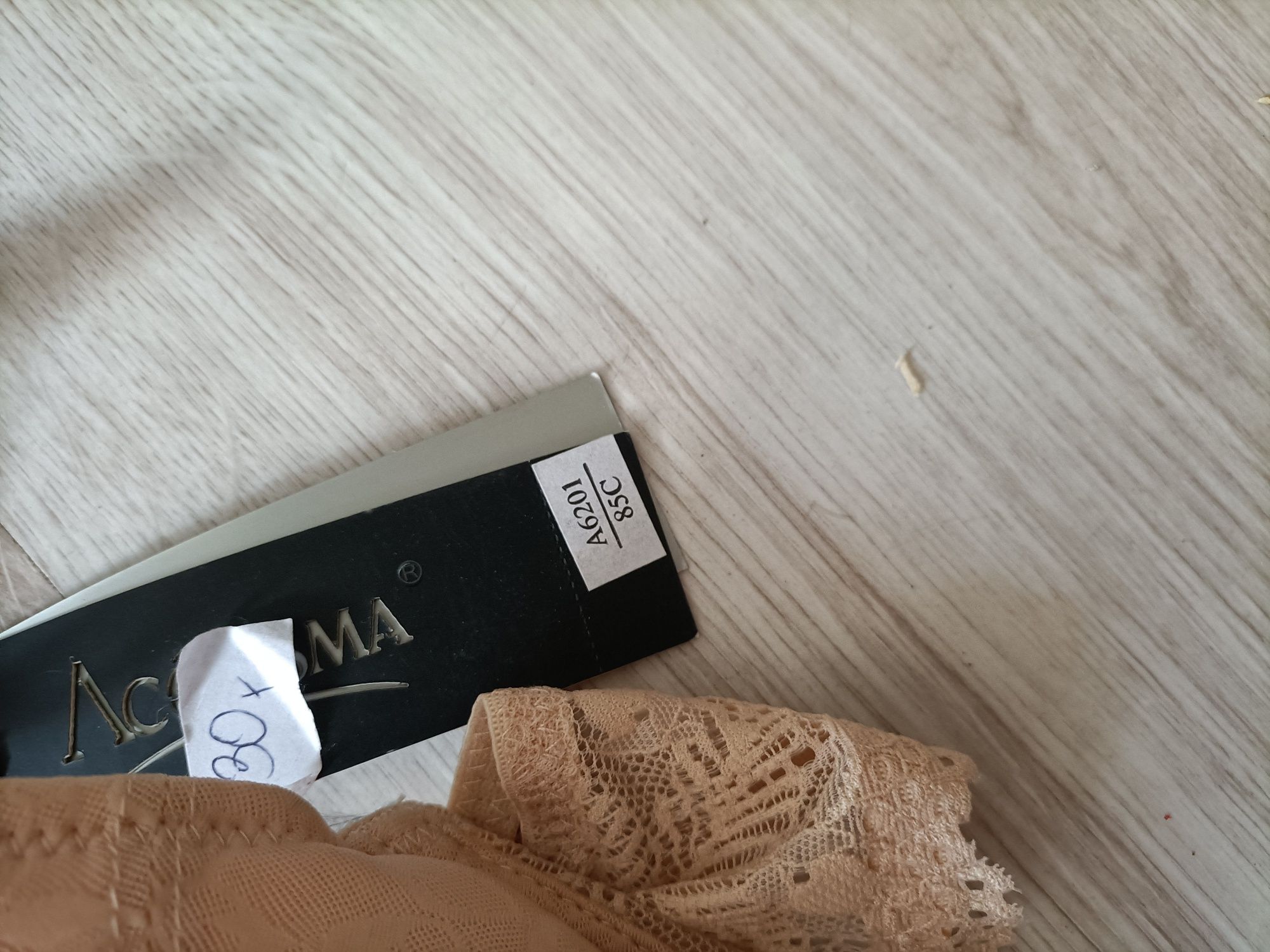 Beżowy biustonosz push-up 85C Acosuma