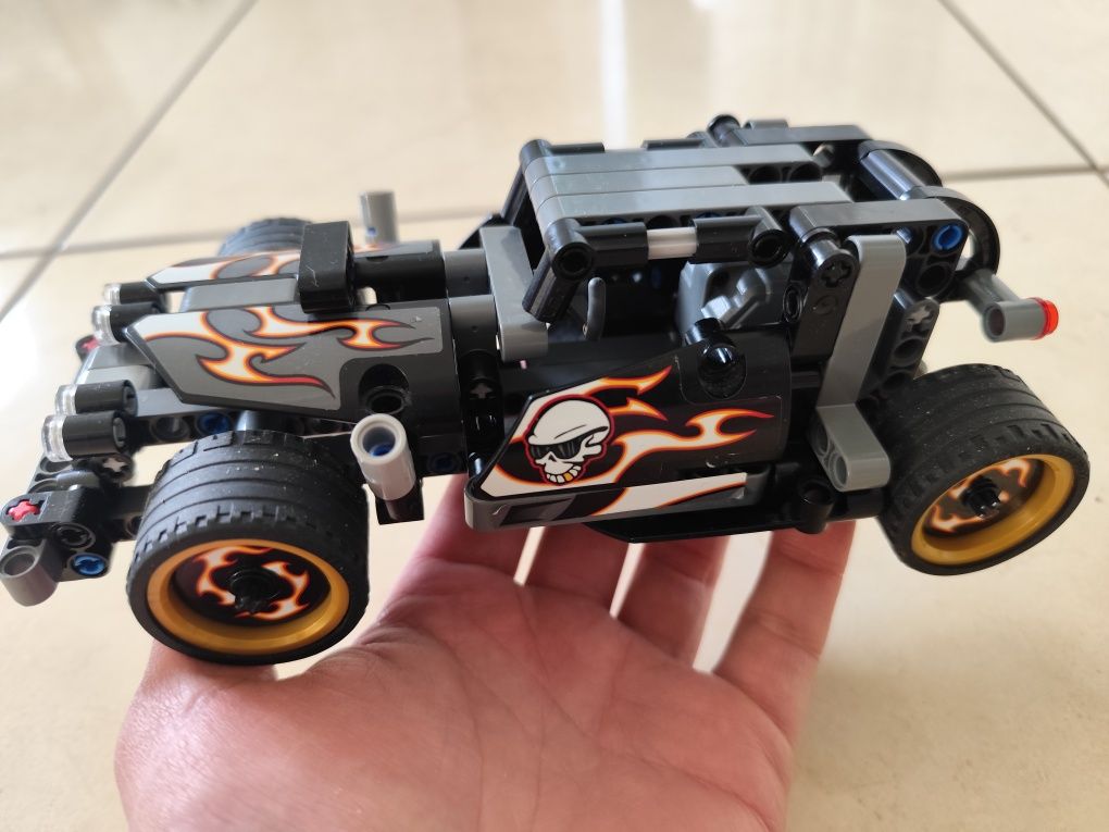 Lego Technic 42046. Wyścigówka zbiegów