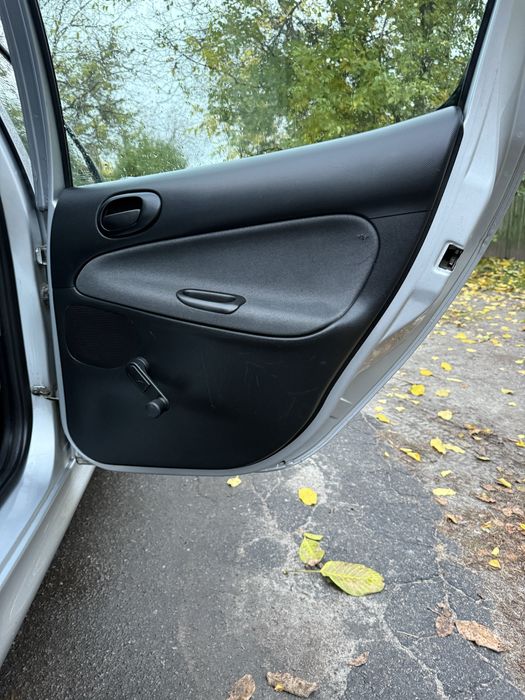 Пежо 206+ 2009 рік