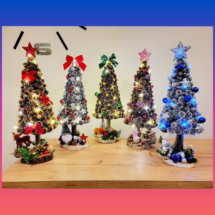 Stroik świąteczny ozdoba bożonarodzeniowa choinka na pniu dekoracja