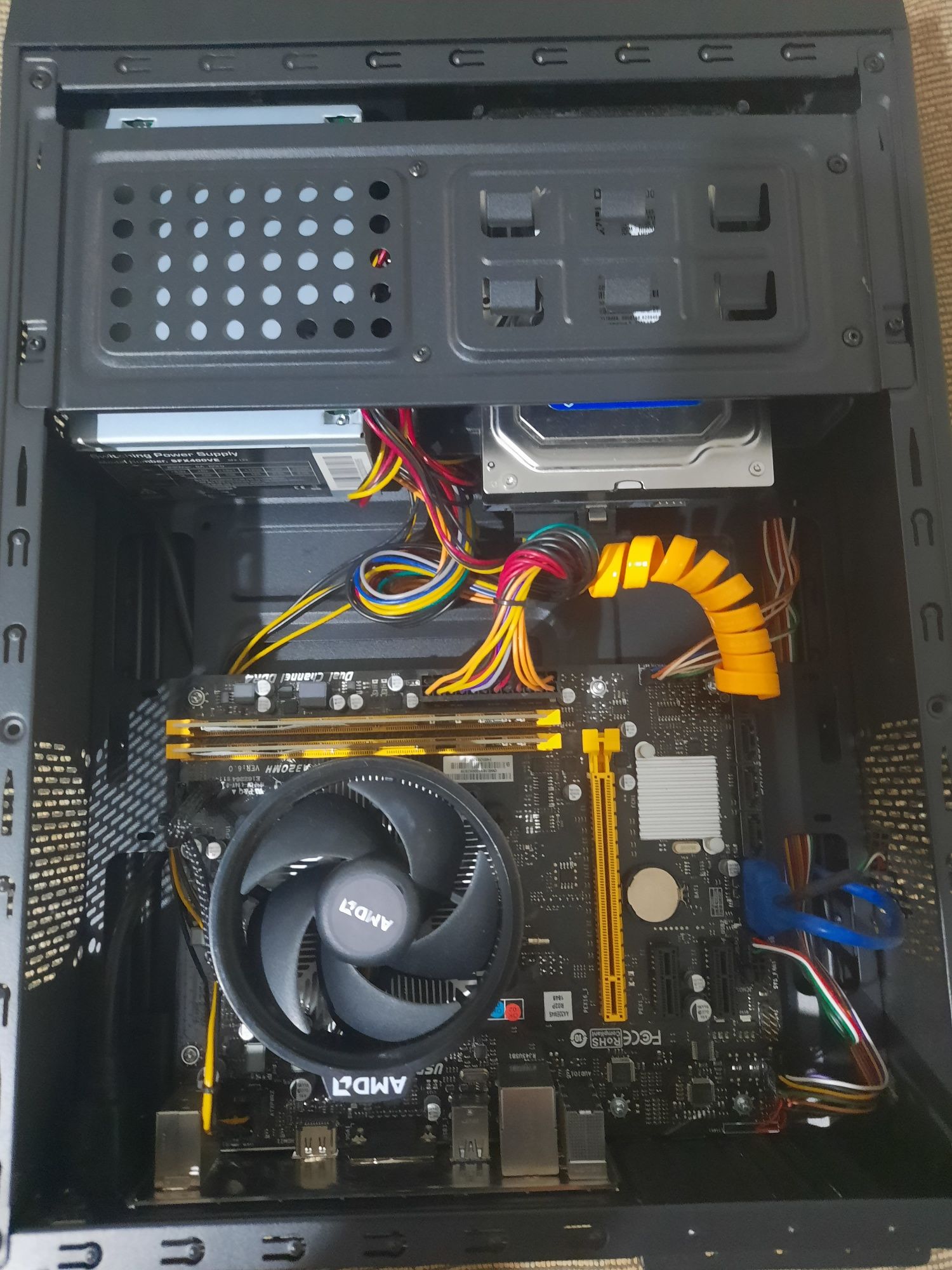 Игровой компьютер Ryzen 3 2200G и 3200G/8-16 Gb DDR4/VEGA 8/ HDD 500 G