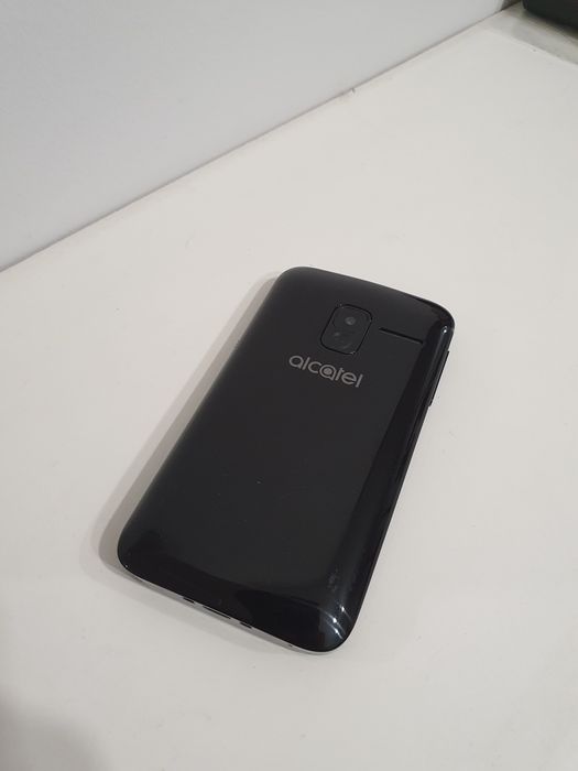 Dla seniora Telefon Alcatel Latarka Aparat Przycisk SOS