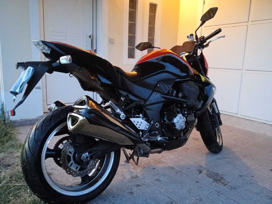 Moto Kawasaki Z1000