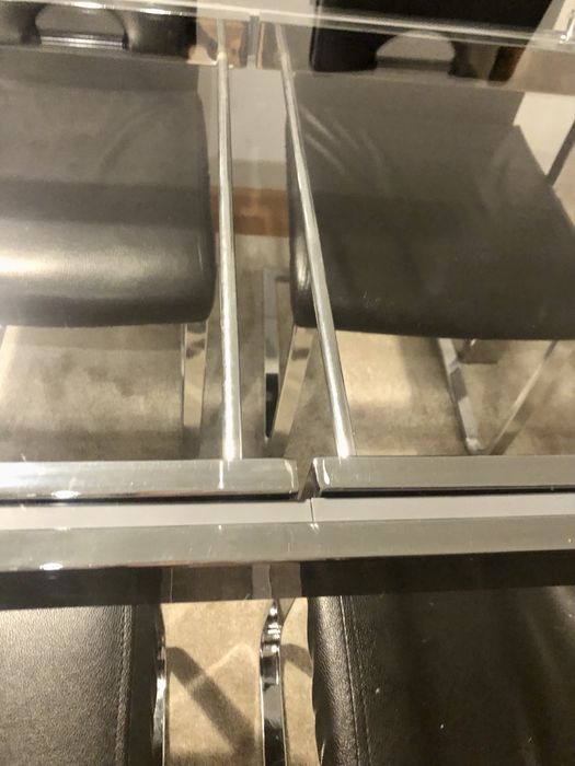 Mesa em vidro como nova + 4 cadeiras