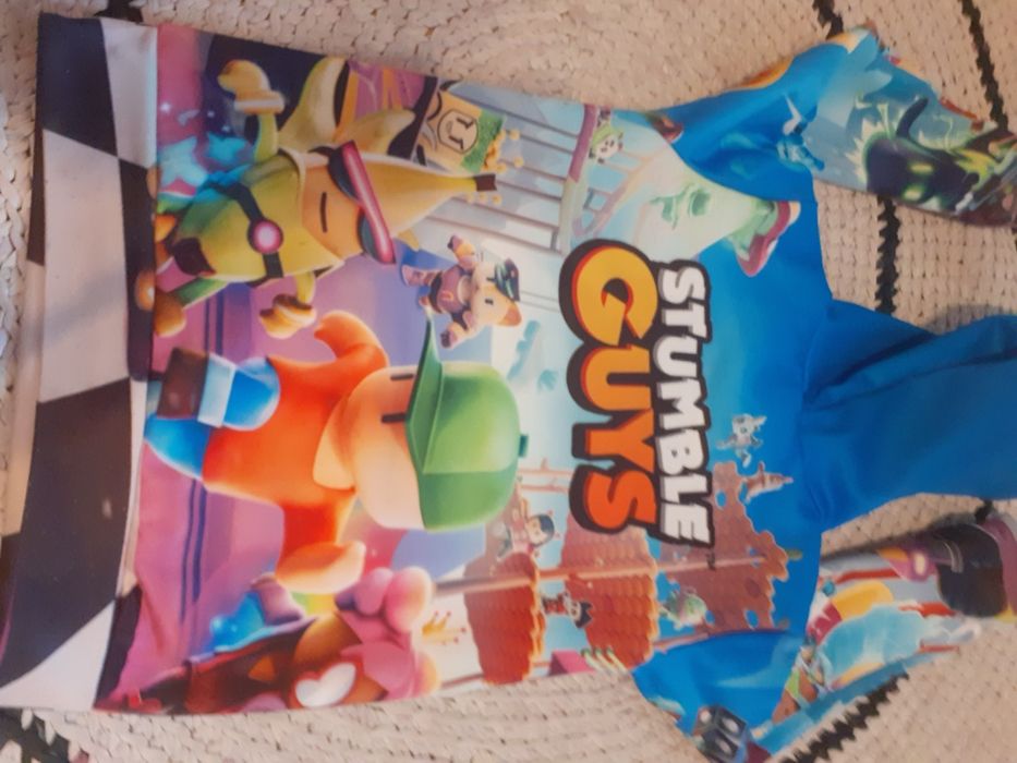 Stumble guys.  Bluza