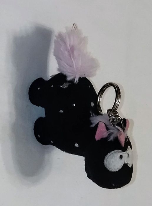 Брелок с карабином . 30 гривен.