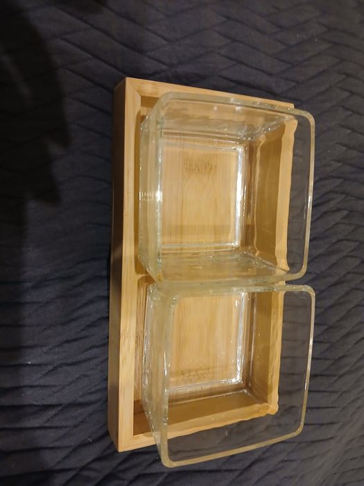 Pojemnik na przekąski z dwoma miseczkami