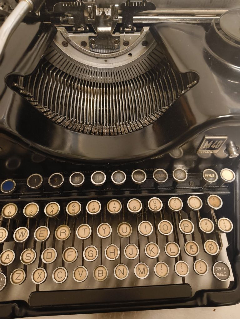 Maszyna do pisania Olivetti 40