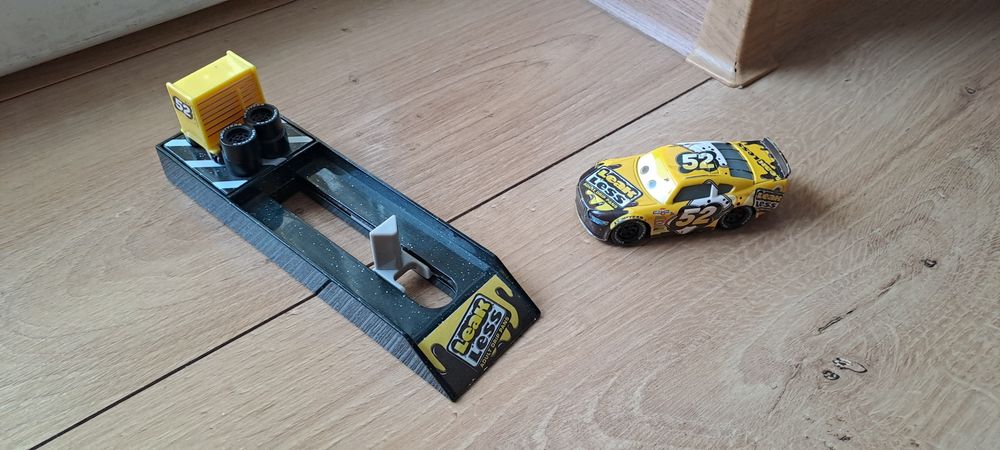 Hot Wheels Disney Cars Wyrzutnia Brian Spark