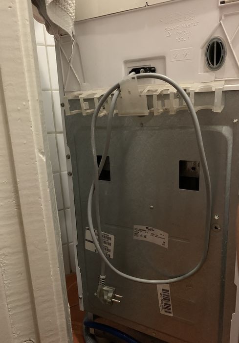 Продам пральну машинку Whirlpool