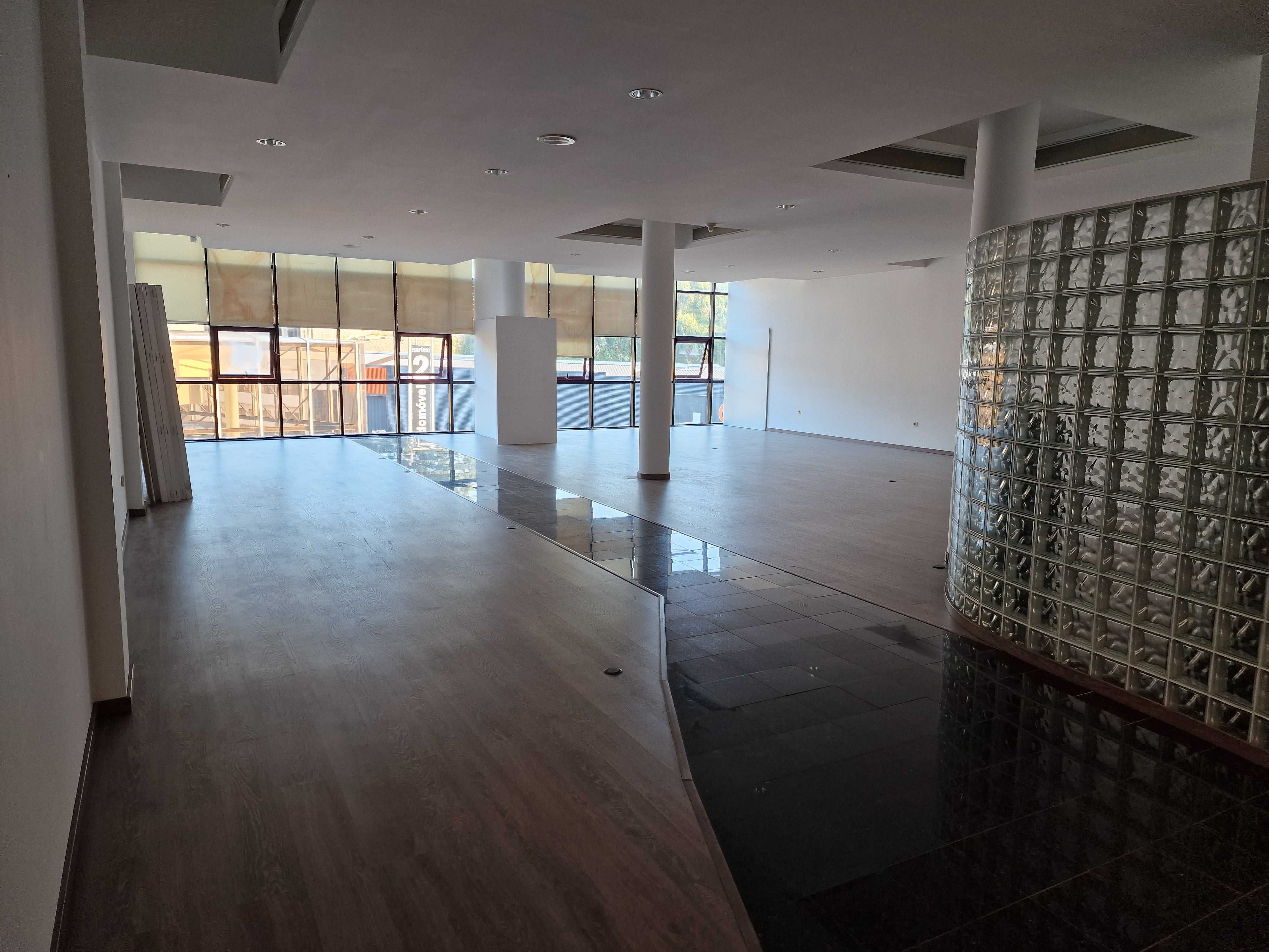 Loja para arrendar no Centro Comercial Domóvel