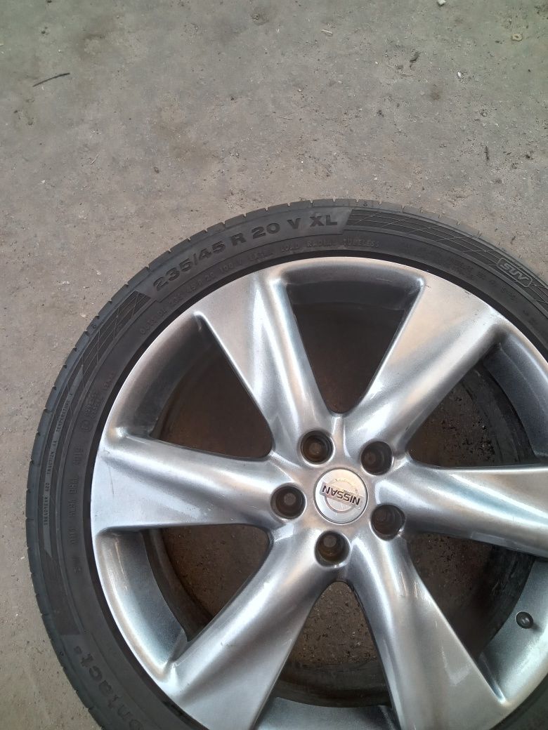 Диск б/у: литой R20 J8 (PCD 5x114.3) ЦО66.1 ЕТ50 Nissan