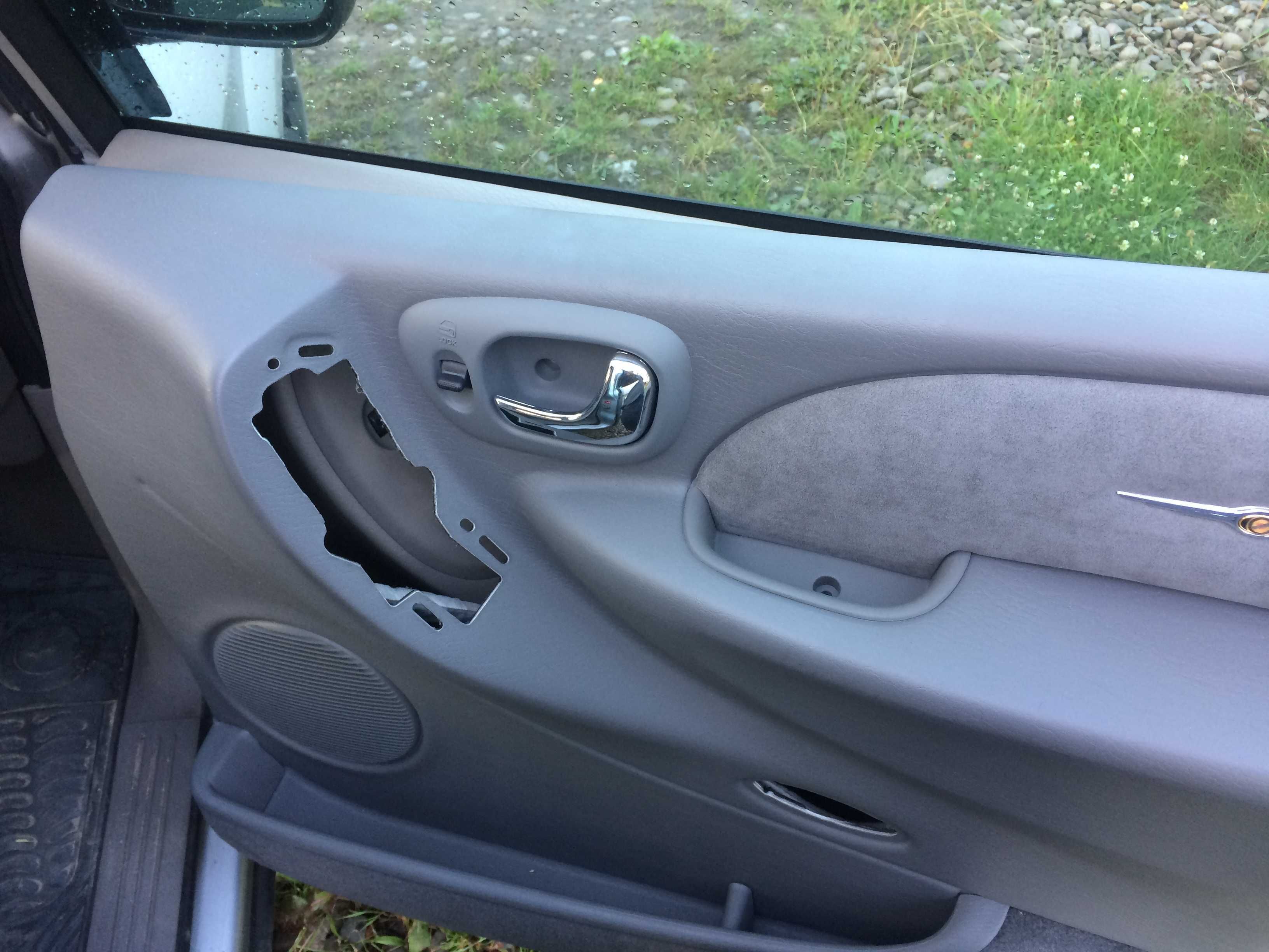 Nowa oryginalna tapicerka drzwi przesuwnych Chrysler Voyager RG/RS