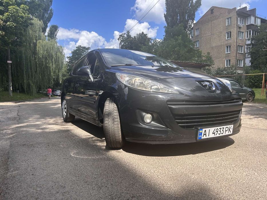Продам PEUGEOT 207  2010 рік