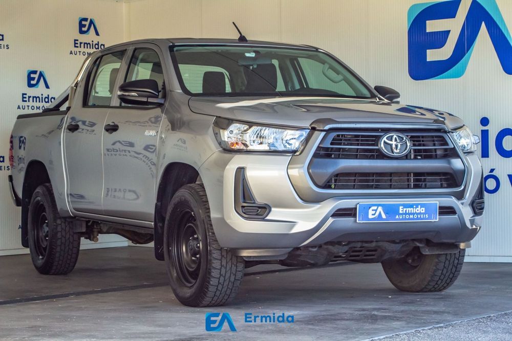 Toyota Hilux 2.4 D-4D 4WD CD Tracker S CA