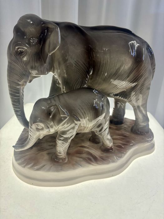 Porcelanowa Piękna Duża Figurka Słoni Hertwig Katzhutte Turyngia 1960