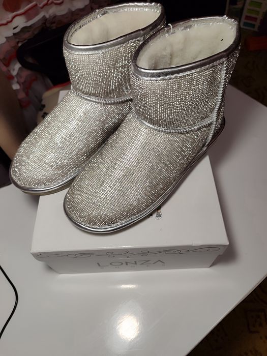 Угги  натуральный мех натуральная кожа розмер 38 полномерный .