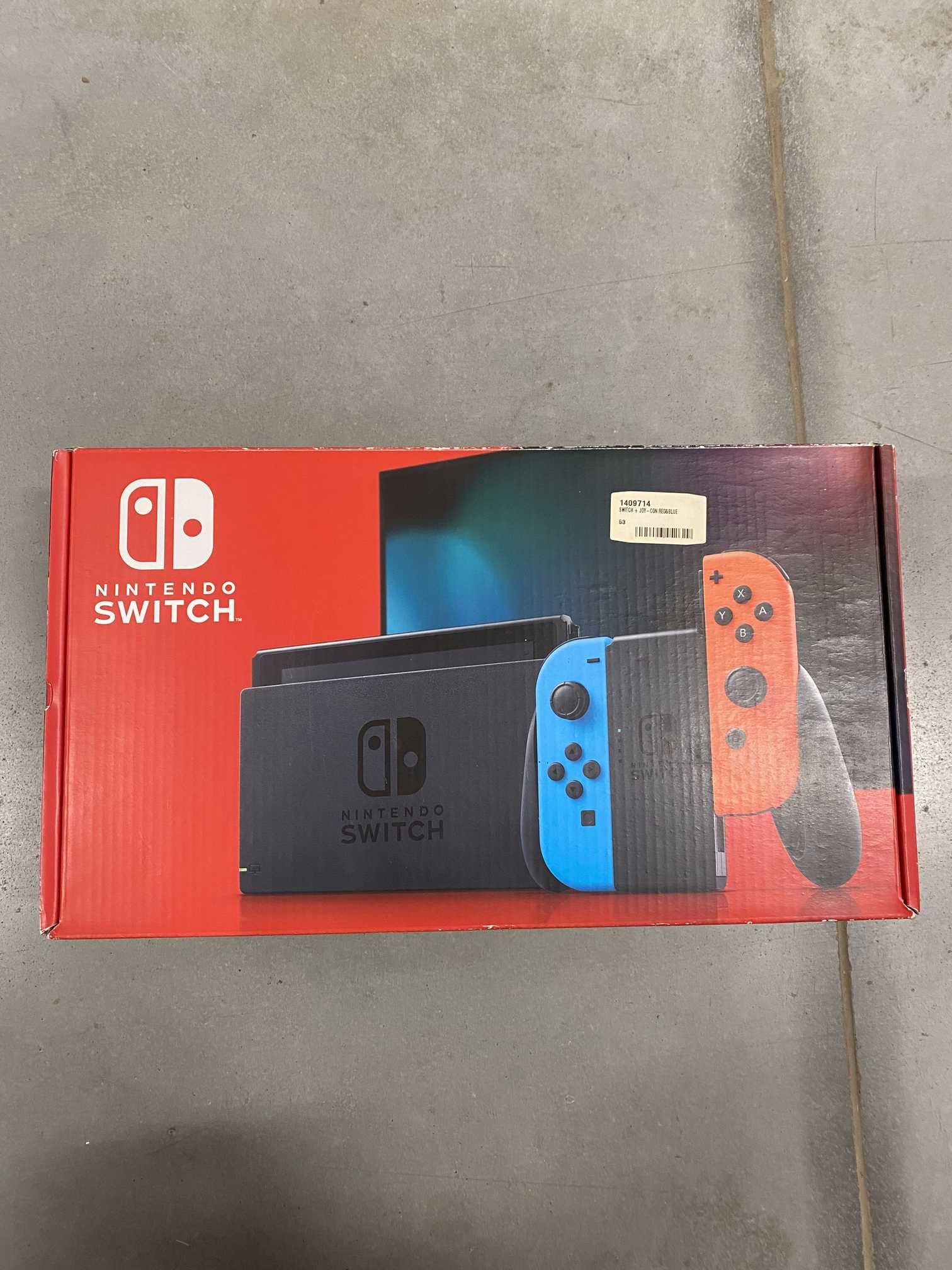 Konsola Nintendo Switch + etui