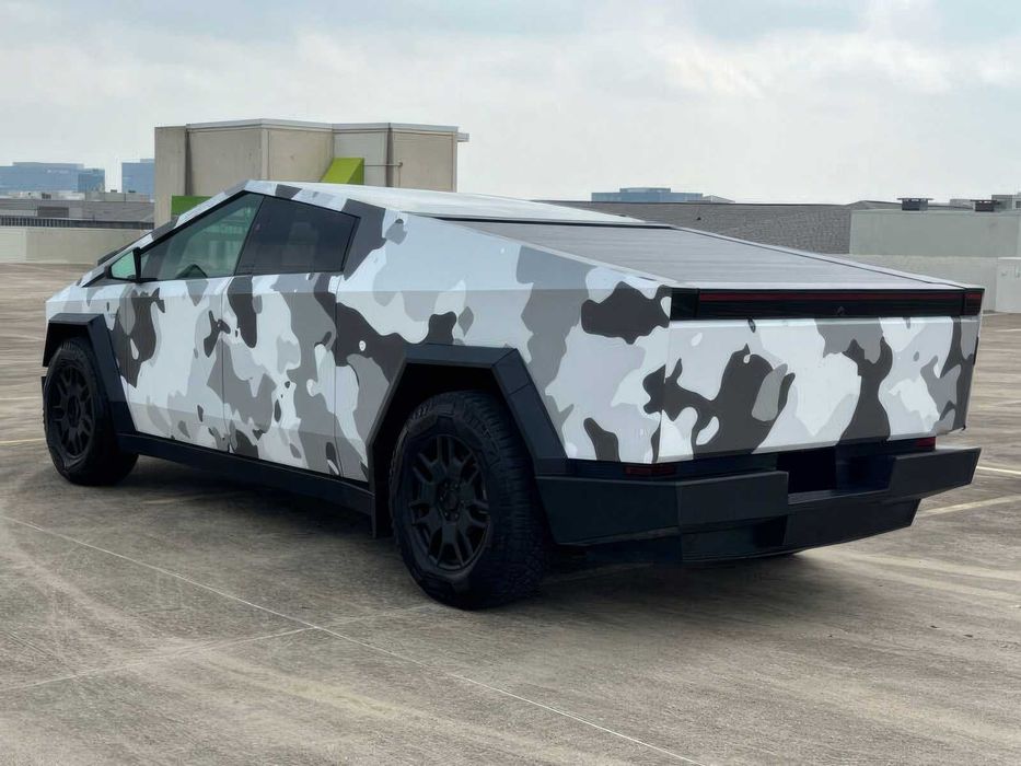 Tesla Cybertruck      2024