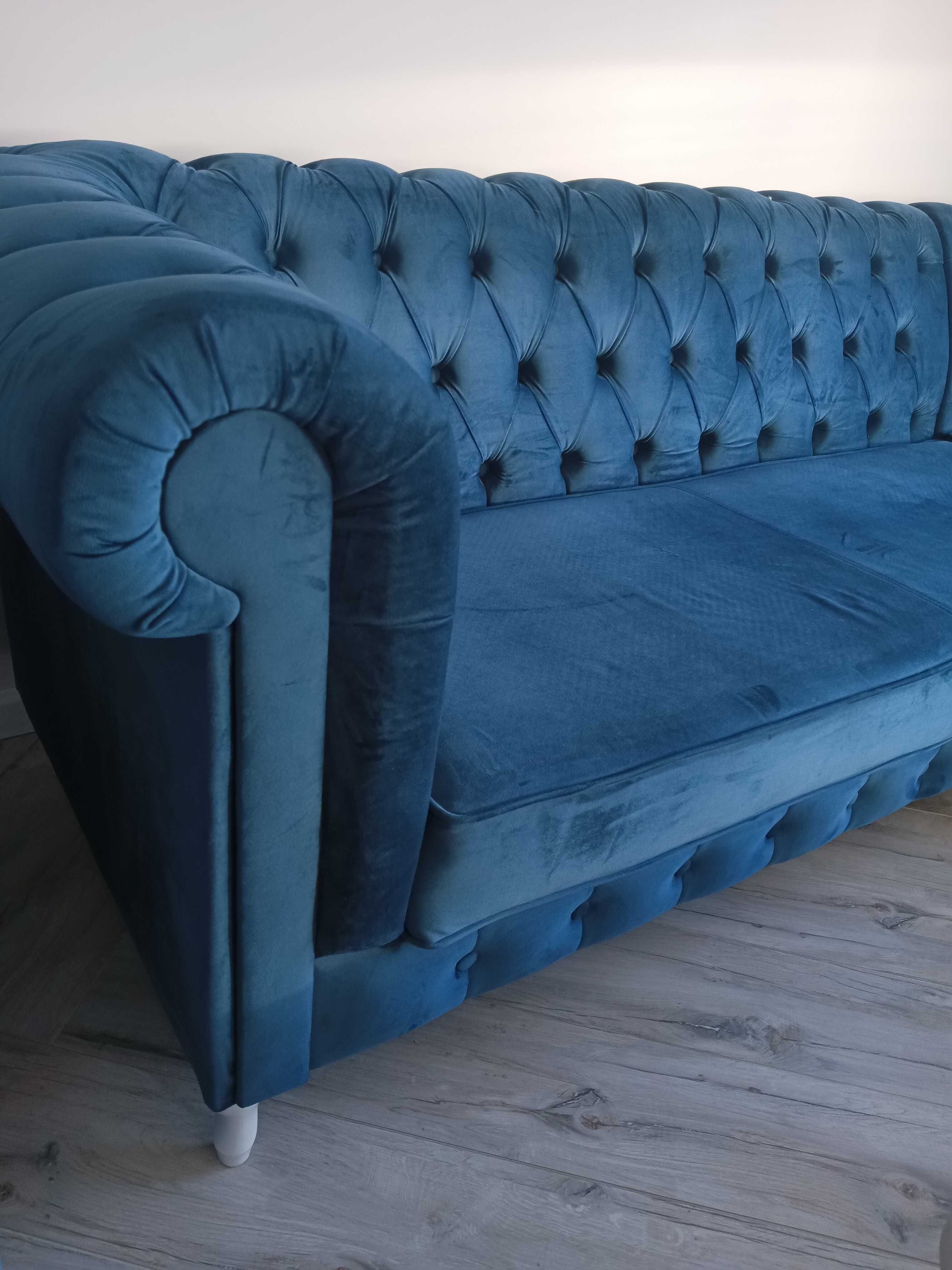 Sprzedam salonową sofę narożną w stylu Chesterfield