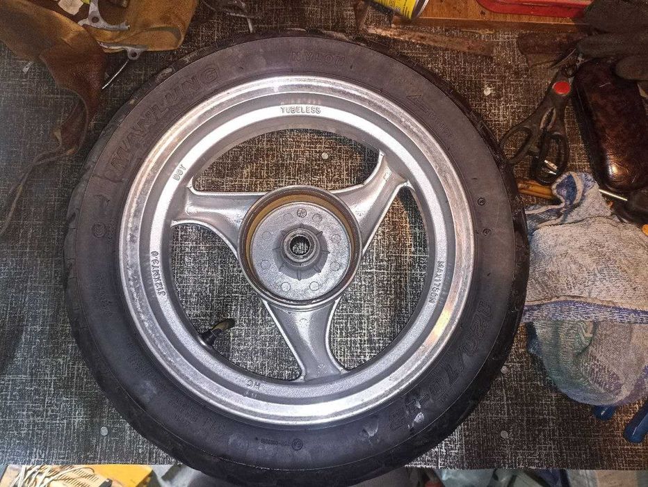 Колесо на скутер R12(12 радиус)