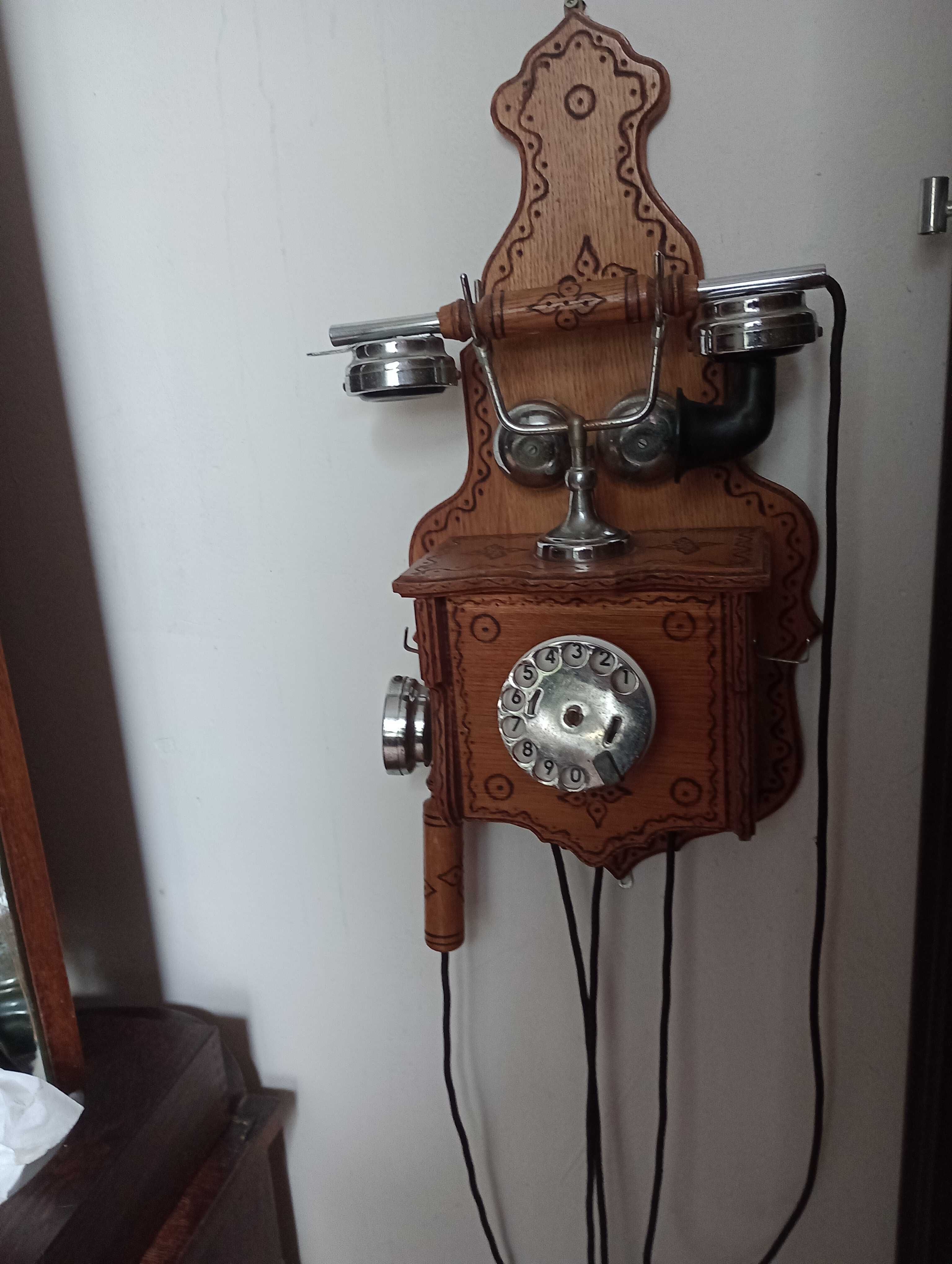 telefon drewniany na ścianę