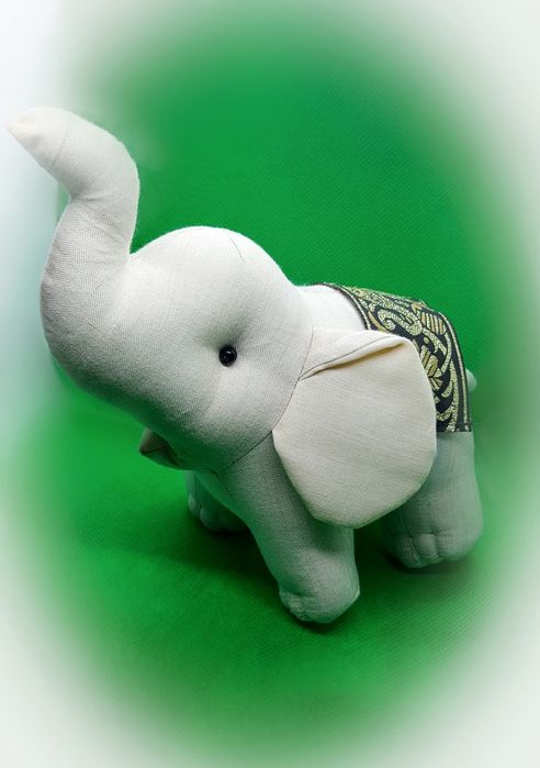 Elefante Tailandês Decorativo em Seda