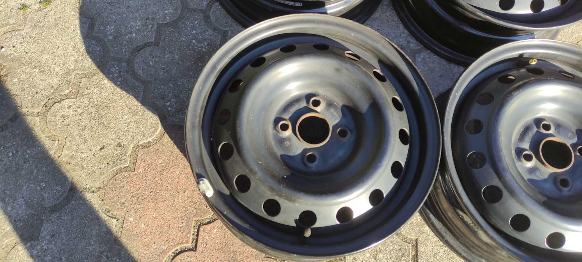 Felgi 15 Toyota Yaris IQ Suzuki Swift Kia Rio Stonic 4x100, et45 nr14