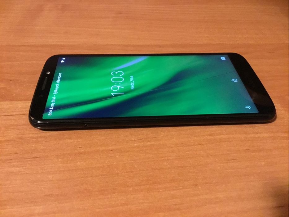 Motorola Moto G6 Play, ładowarka i etui