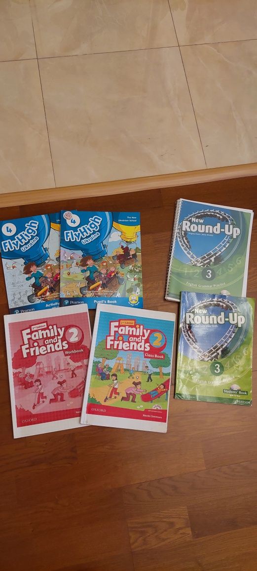 Книги и тетради Round up 3, Fly high 4,  Family and friends 2, Next Mo