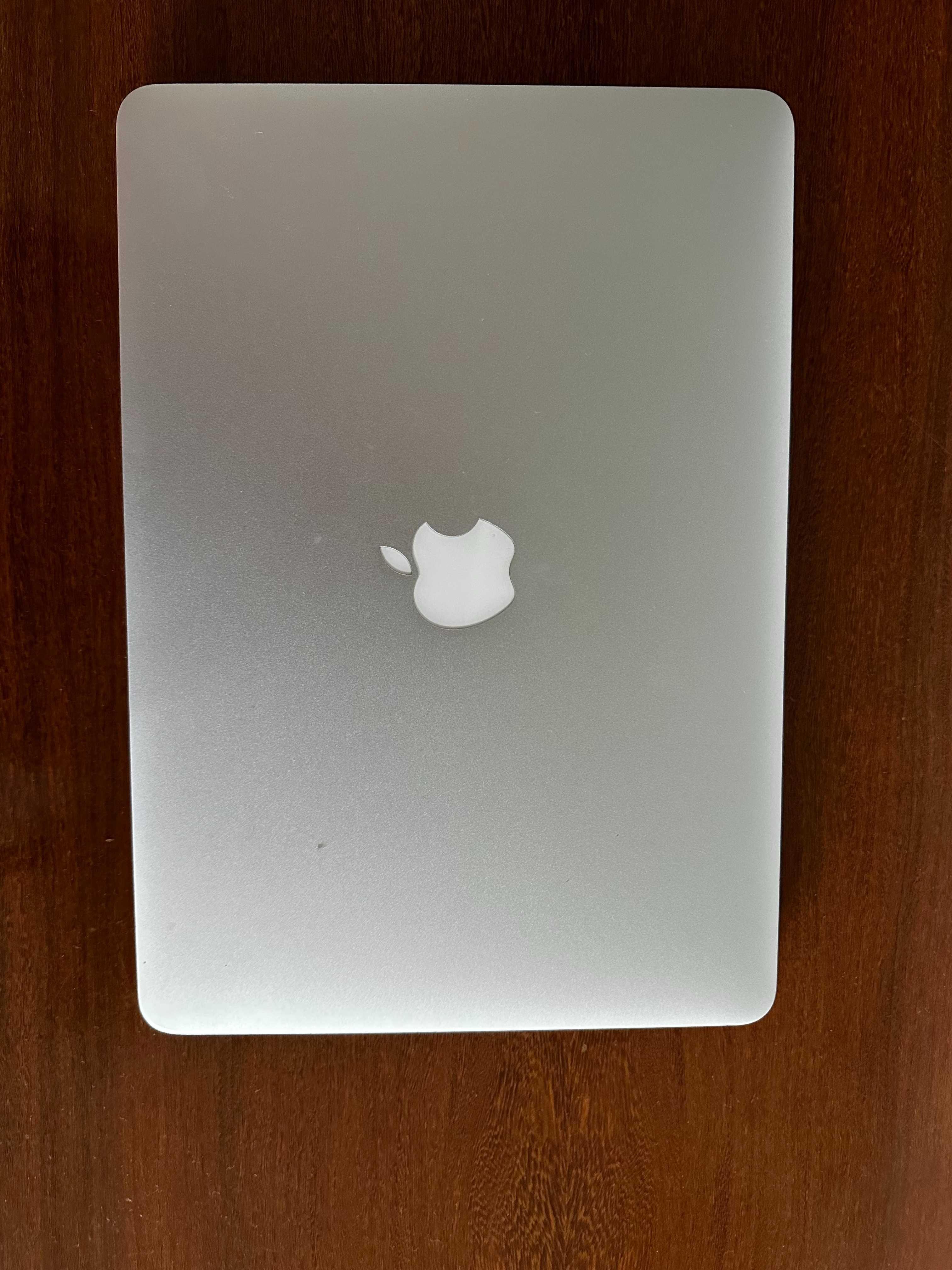 MacBook Air 13” – de 2013- RAM: 8GB, disco: 500GB